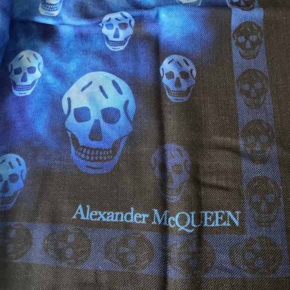 Alexander McQueen Skull Wool Large Scarf Blue Black - Picture 6 of 12